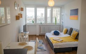 Sweet Life Apartment Next To Metro Station